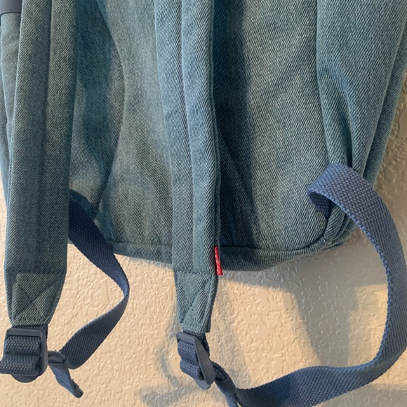 LEVI'S® L-PACK ROUND BACKPACK - Picture 6 of 7